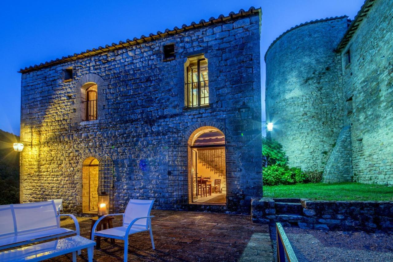 Castello Valenzino Aparthotel Pierantonio Екстериор снимка